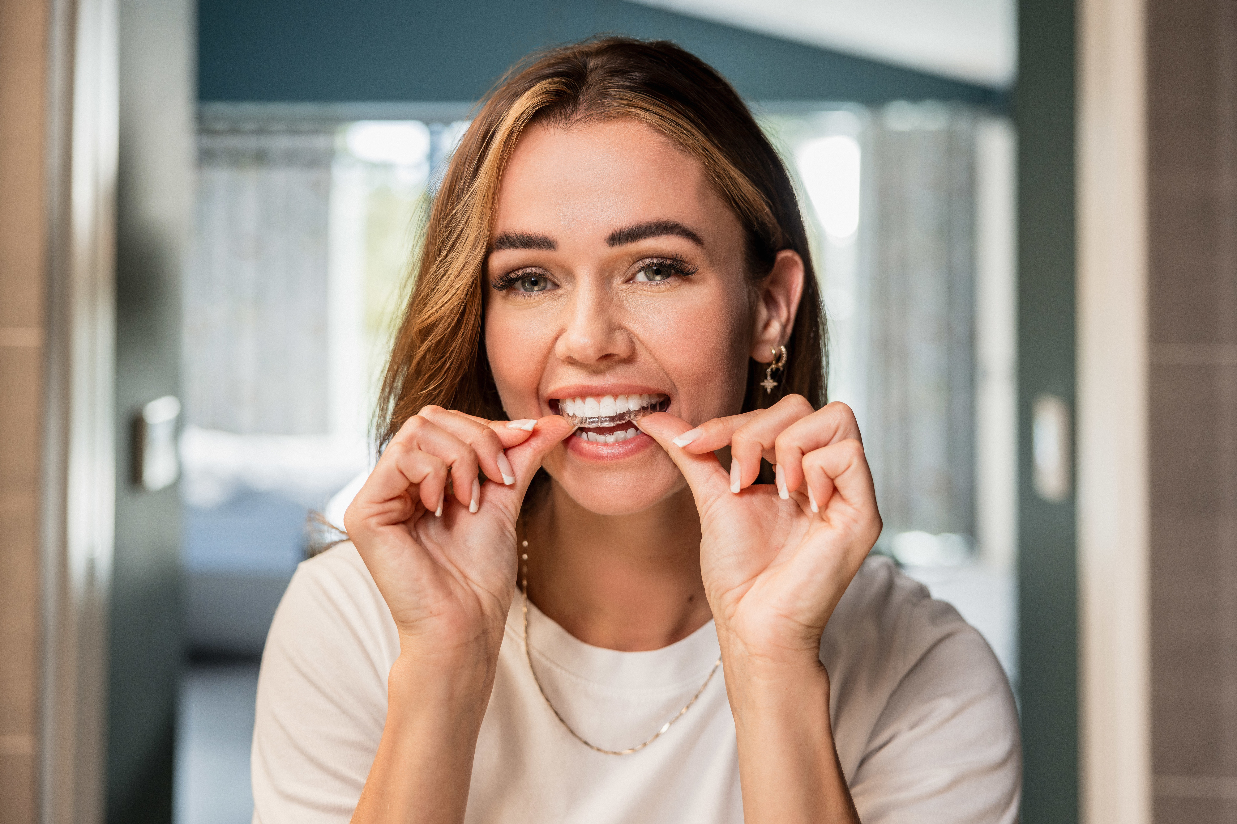 Este método vai ajudá-lo a alinhar os dentes sem que ninguém repare (e sem consultas dolorosas)