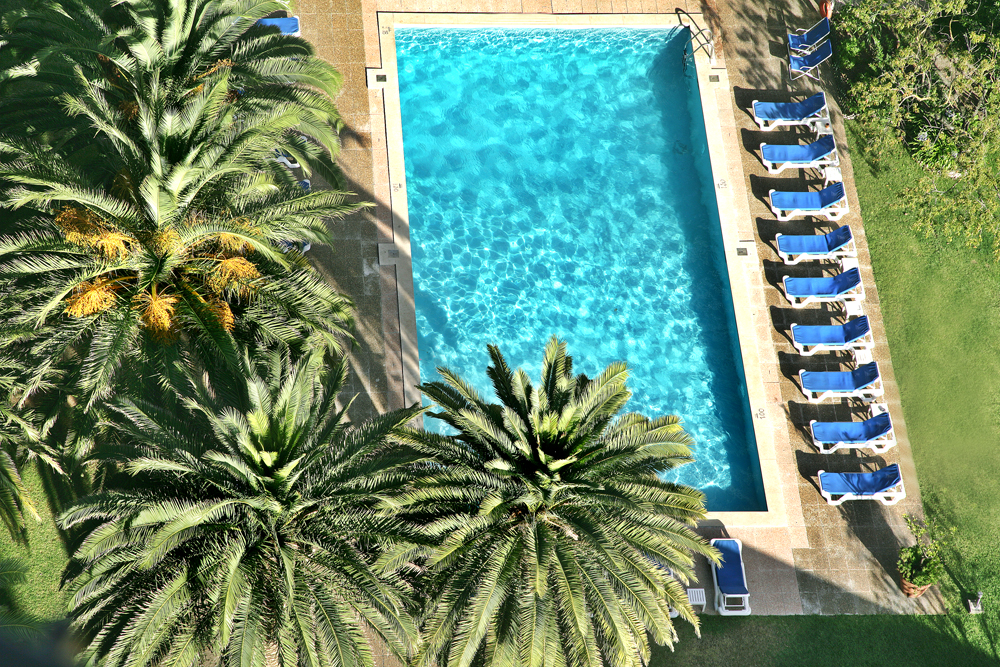 Pode refrescar-se na piscina destes 5 hotéis sem ter de passar lá a noite. Saiba os valores