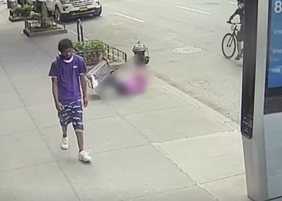 O vídeo que está a chocar os EUA: homem empurra idosa de 92 anos ao chão sem razão aparente