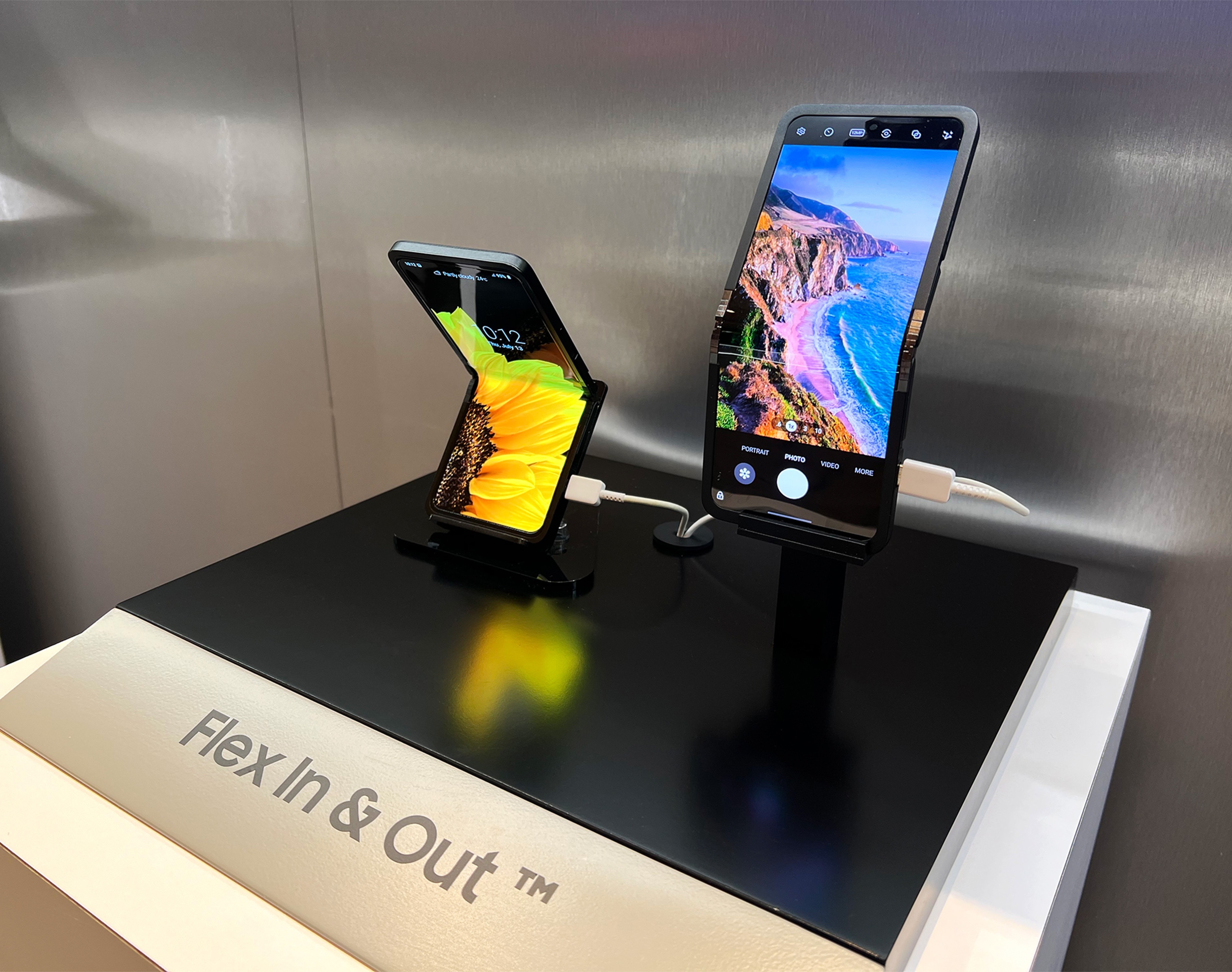 Smartphones que dobram a 360 graus fazem parte da visão da Samsung para o futuro dos ecrãs flexíveis