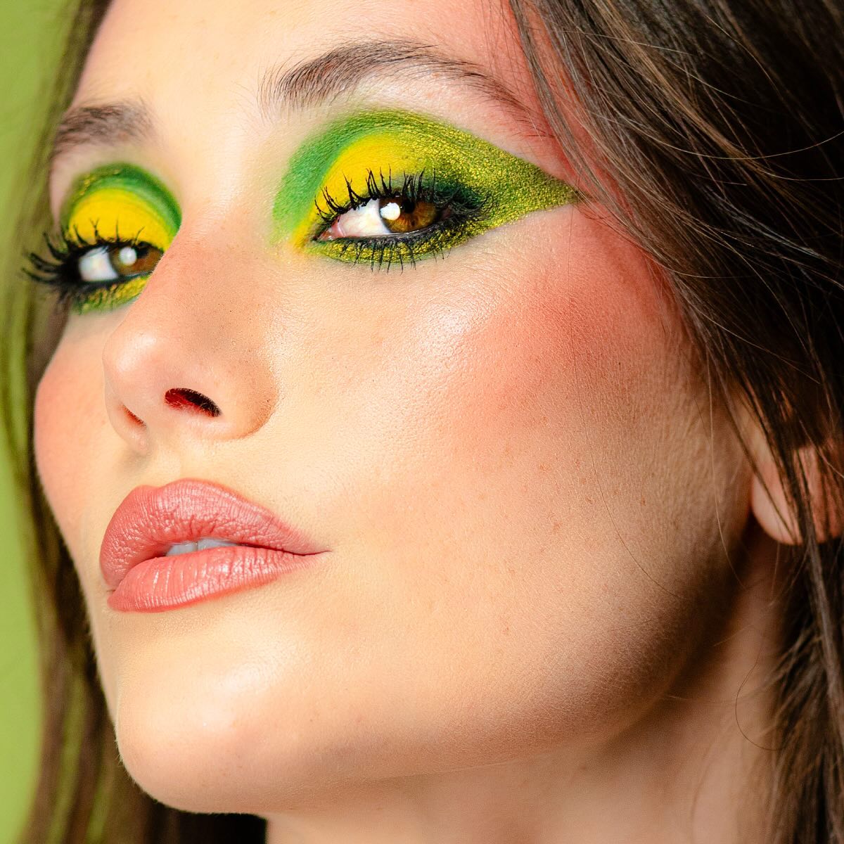 BÆBE. Com esta nova marca, pode ser maquilhado por profissionais a preços tão baixos como 5€