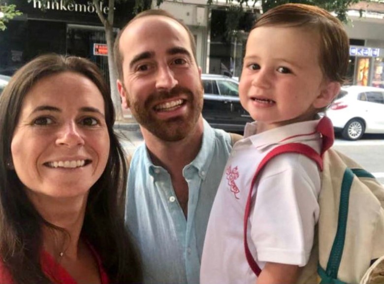 Política espanhola morre em acidente de viação com o marido e o filho. Estava grávida de 5 meses