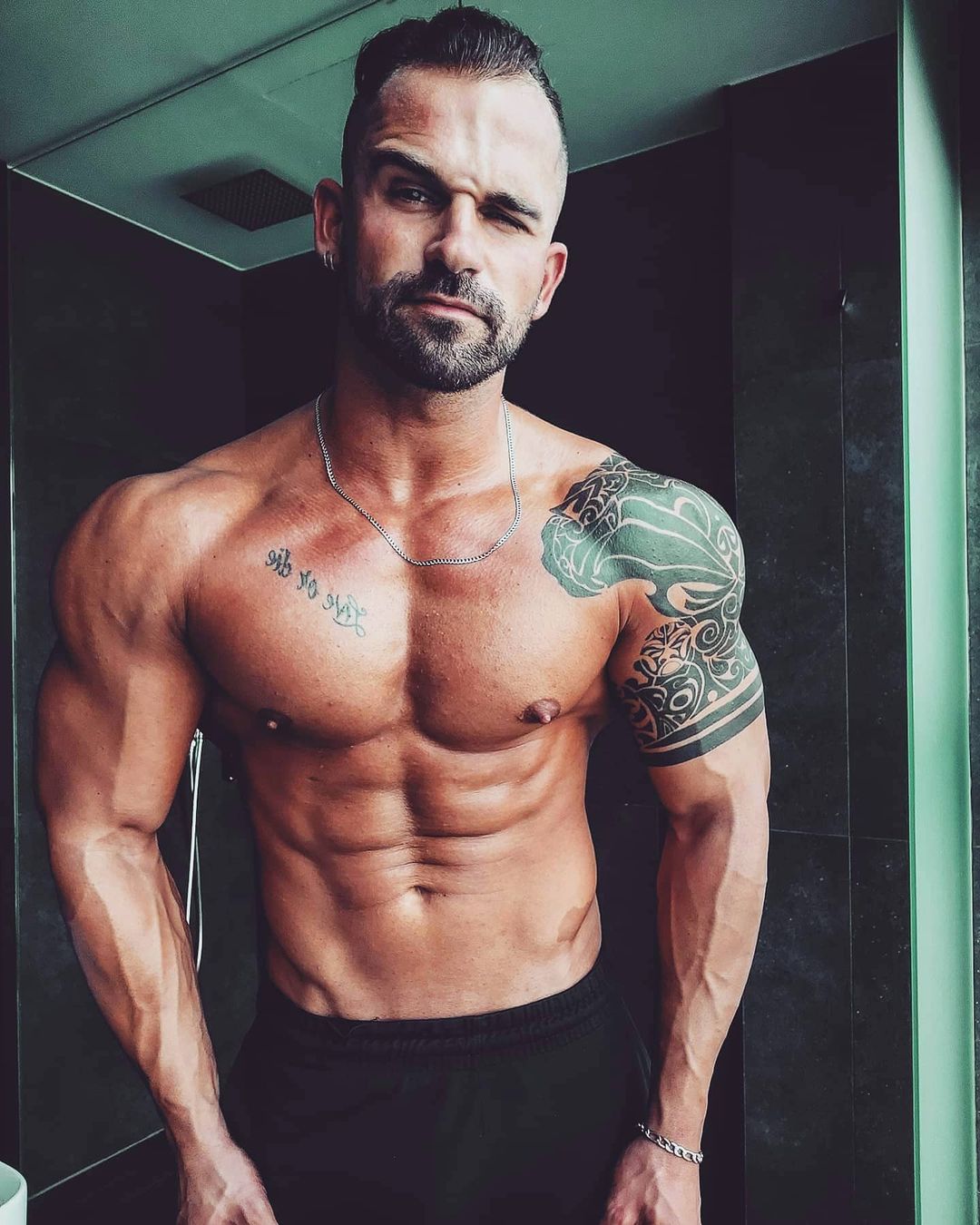 Irmã de Rafael Teixeira esclarece comentários “machistas”: “É a forma dele de ser bronco”