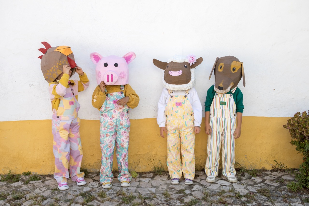 Favorite People. A marca infantil das irmãs Rugeroni que entrega jardineiras em caixas de pizza