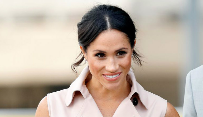 O que leva Meghan Markle a ter (sempre) as mãos nos bolsos?