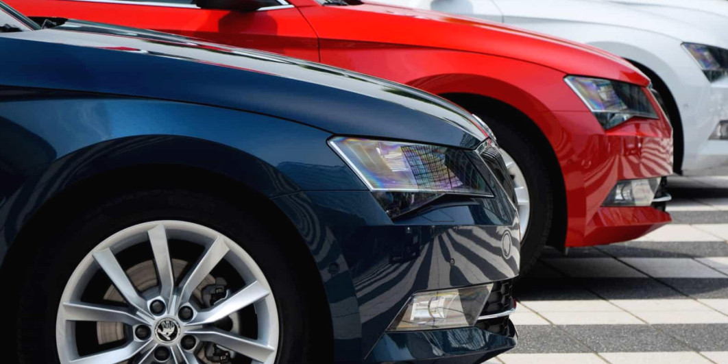 Portugueses preferiam comprar um automóvel elétrico, mas os preços elevados e autonomia condicionam decisões