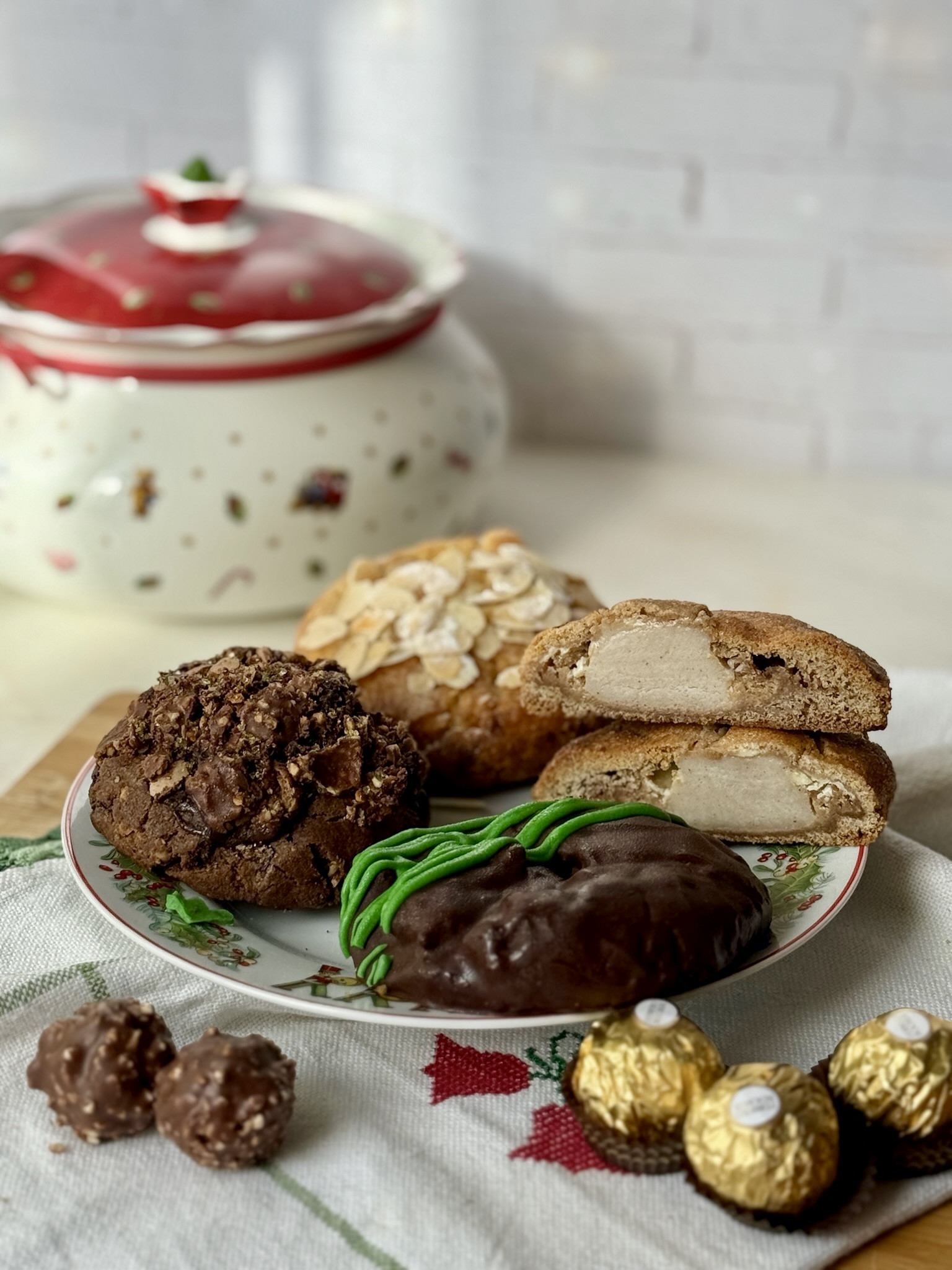 After Eight, bolo rainha ou rabanada. Estas bolachas sabem a Natal (e pode encomendá-las para a Consoada)