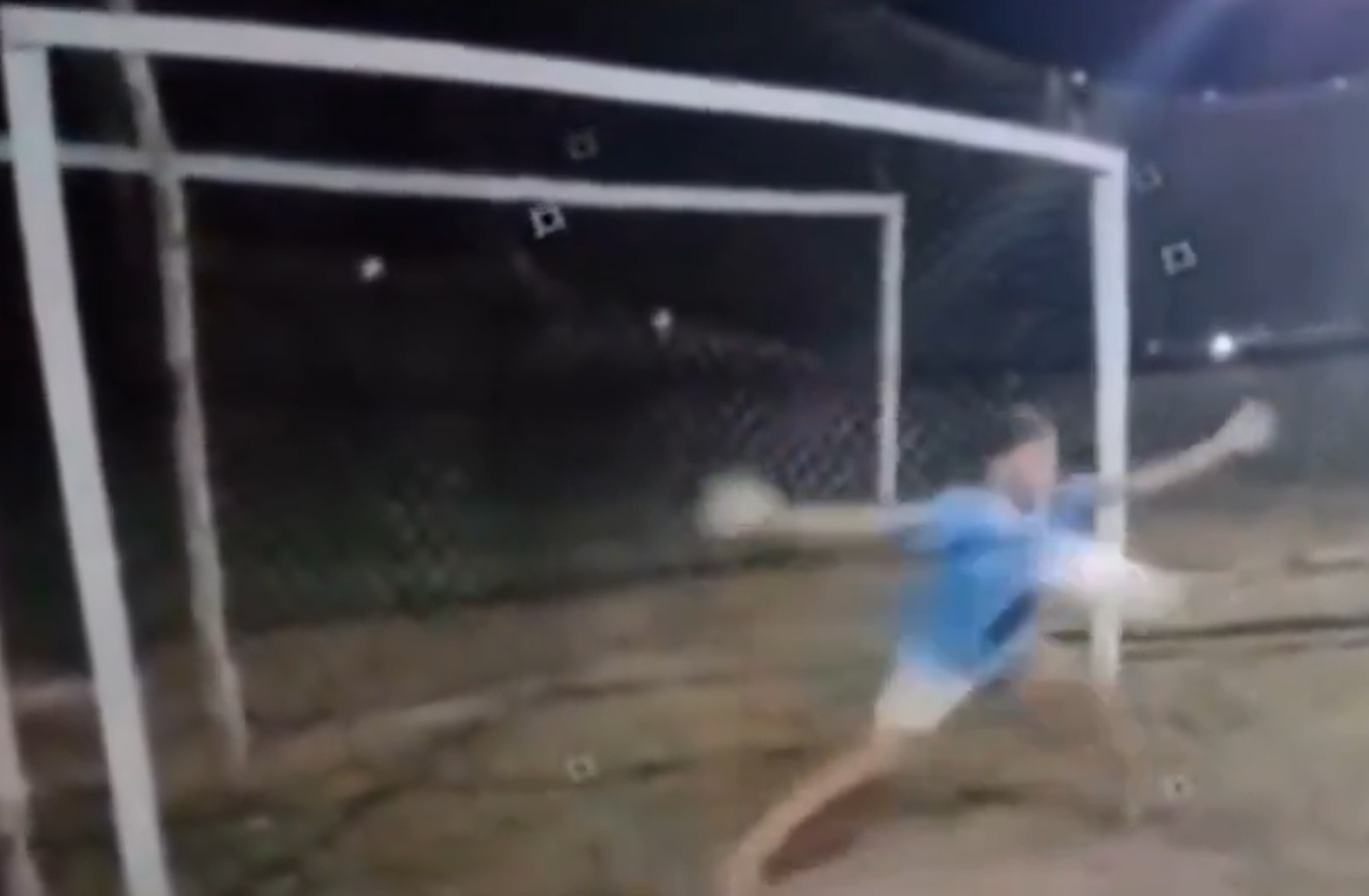 Guarda-redes morre depois de defender penálti com o peito. Demorou 11 horas a chegar ao hospital