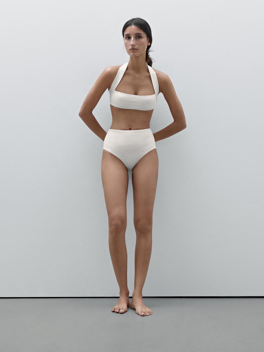 O novo biquíni da Massimo Dutti é perfeito para esconder a barriga e faz um decote de Bond girl