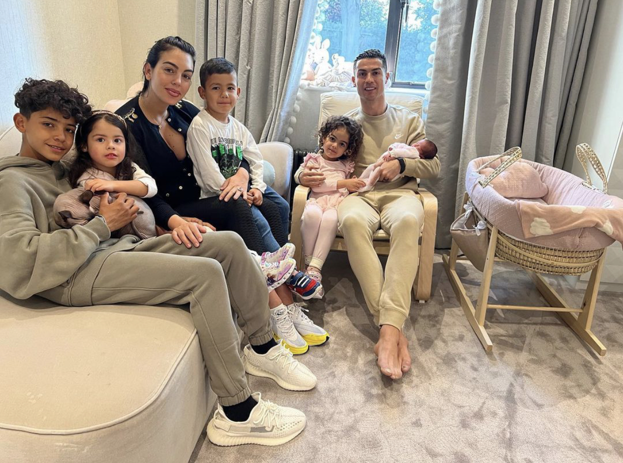 De Cristiano Ronaldo a Ricardo Pereira. Veja as fotografias amorosas dos famosos com os filhos