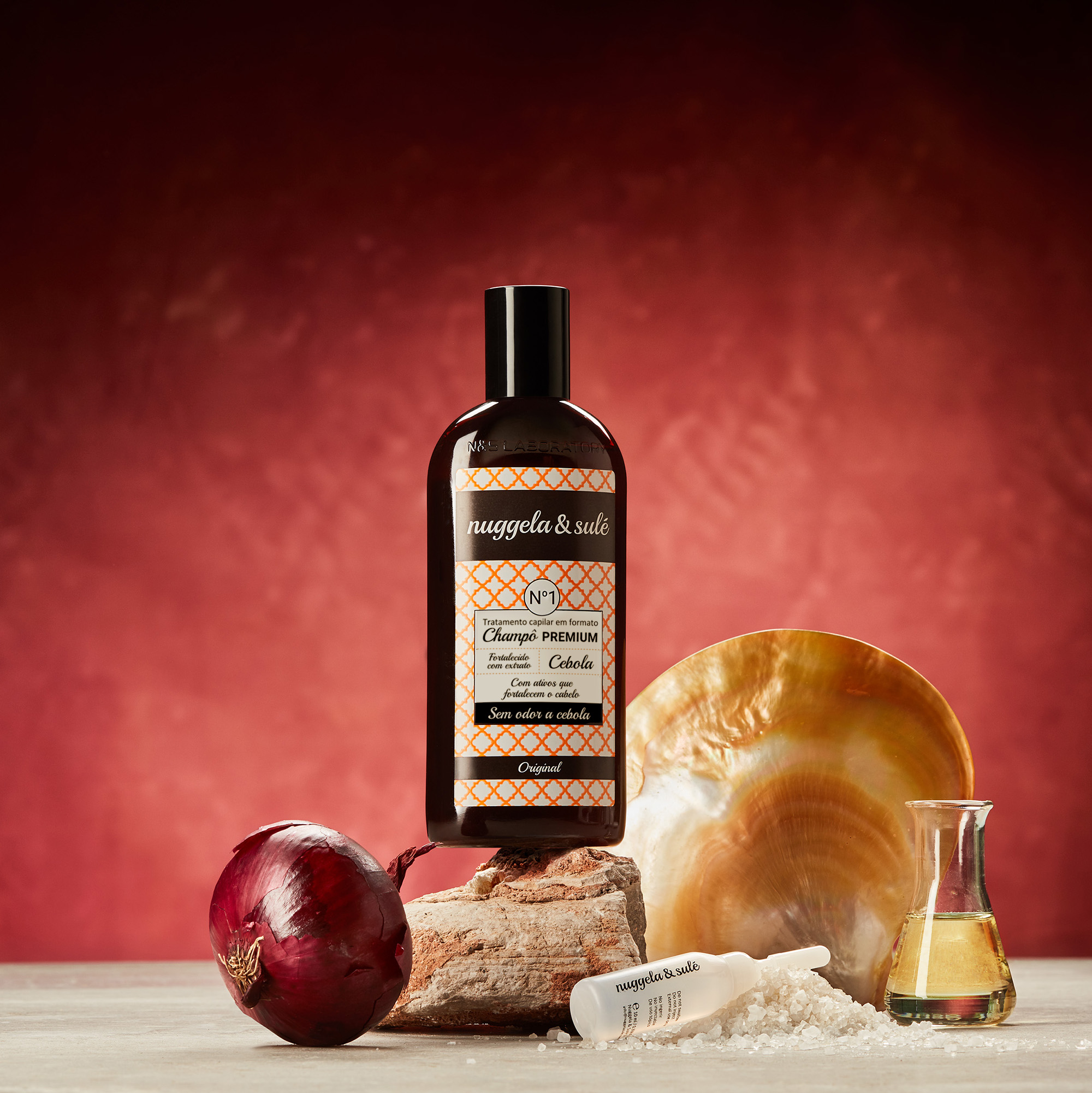 O champô com cebola roxa que promete milagres ao cabelo e é um sucesso em Espanha já chegou a Portugal