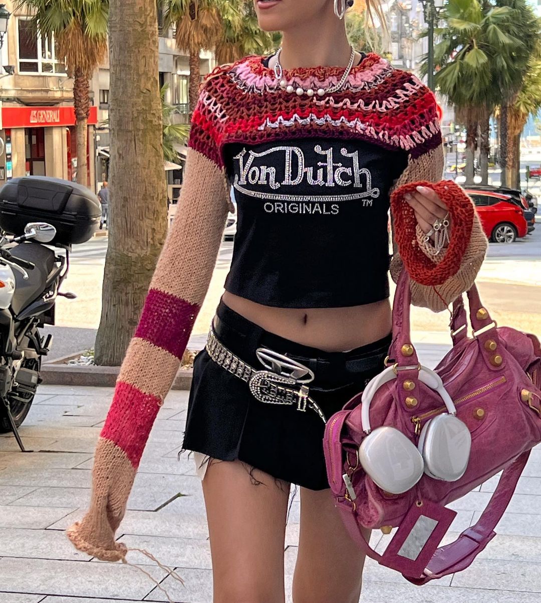 Olá, anos 2000: minissaias e sabrinas estão de volta (e a Zara foi buscar inspiração à Miu Miu)