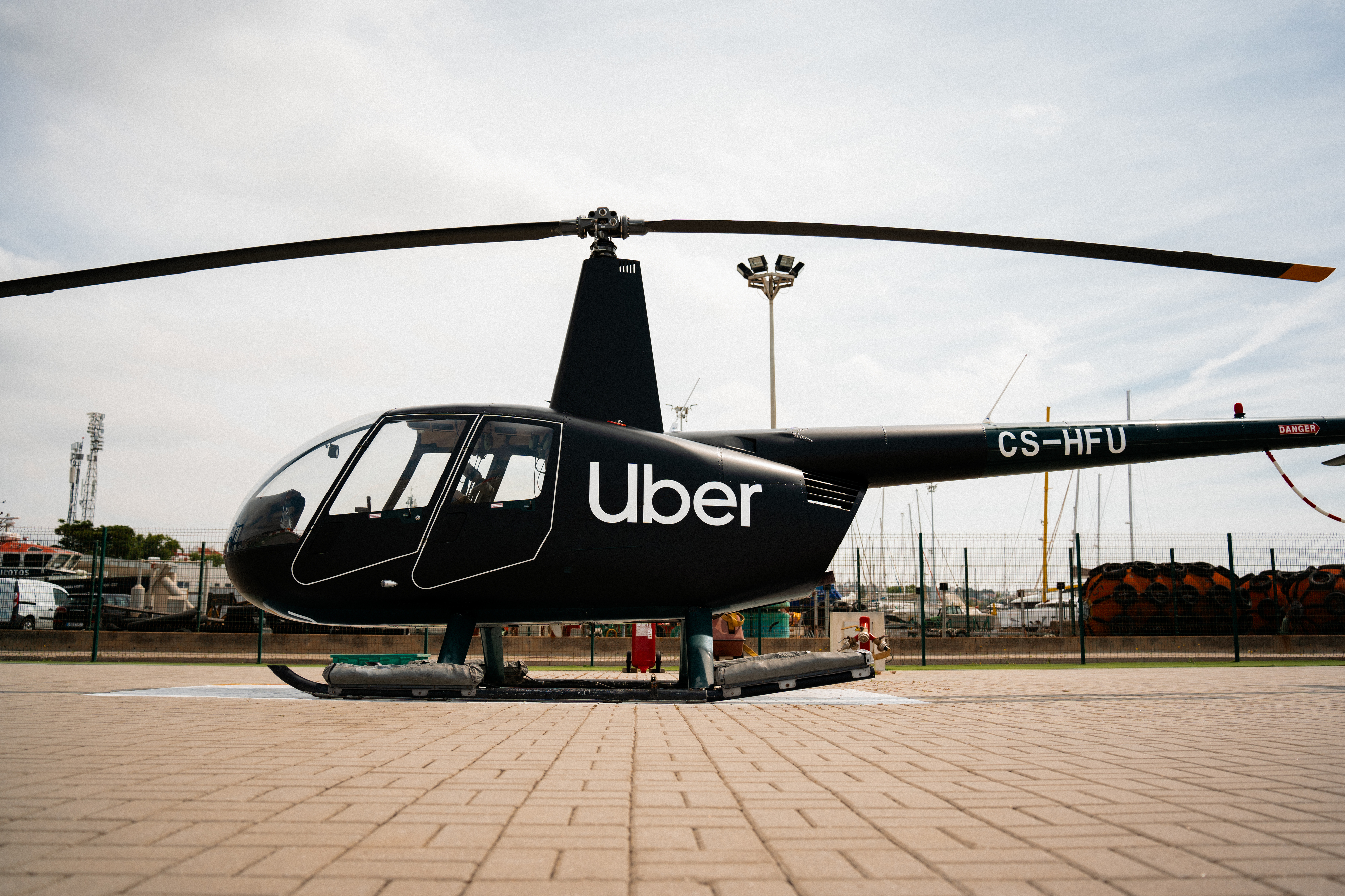 Andar de helicóptero ou jogar ténis contra João Sousa. A Uber faz anos, mas as prendas são para os subscritores