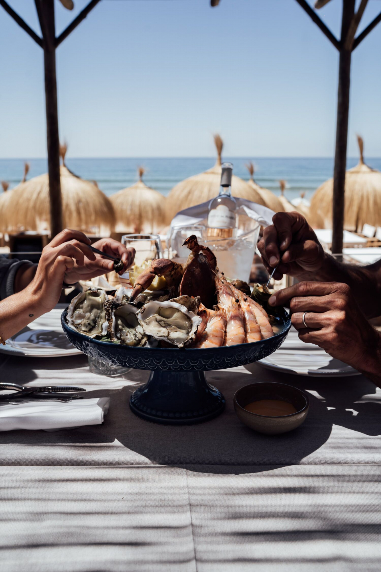 Há um novo restaurante na Caparica para os amantes de praia e marisco