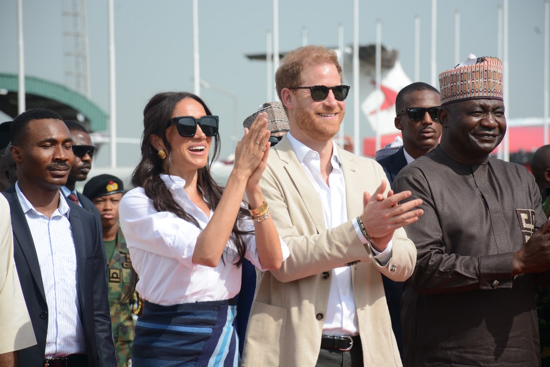 Polémica. Harry e Meghan recebidos por empresário procurado por lavagem de dinheiro