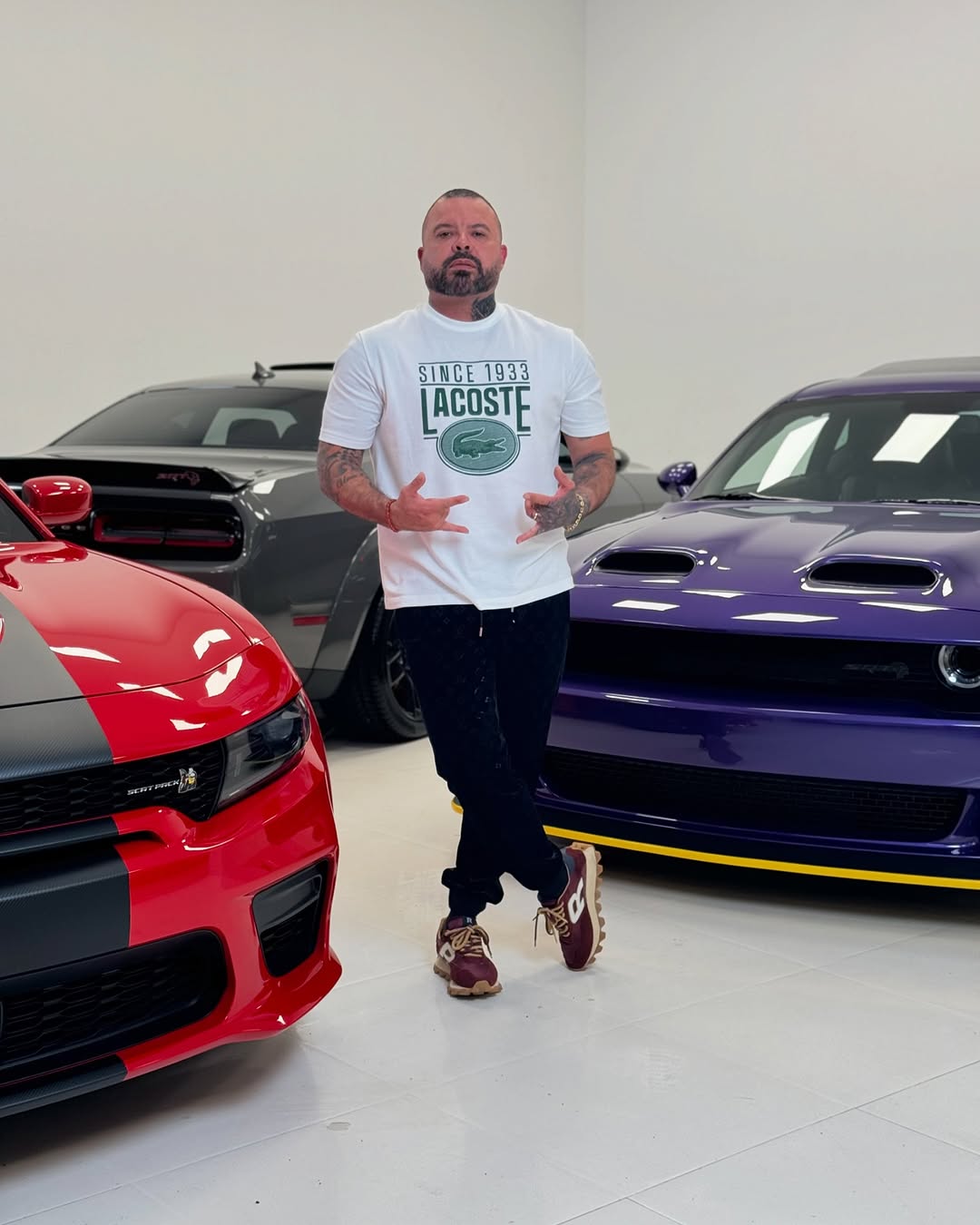 Influenciador morre depois de levar anestesia geral para fazer uma tatuagem. Entenda o caso