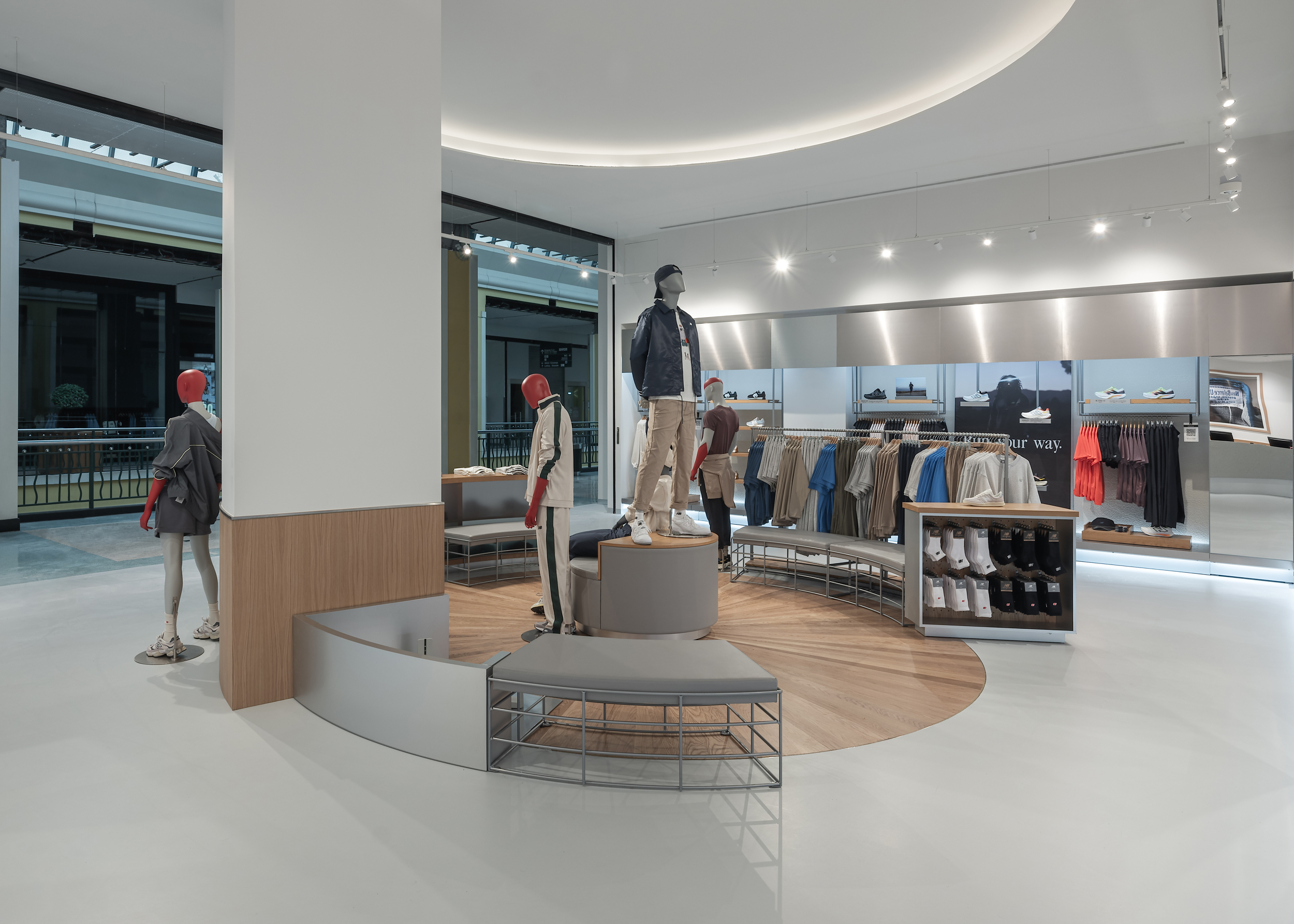 Fãs da New Balance, corram para o Colombo. Loja com conceito exclusivo já tem o novo modelo da marca