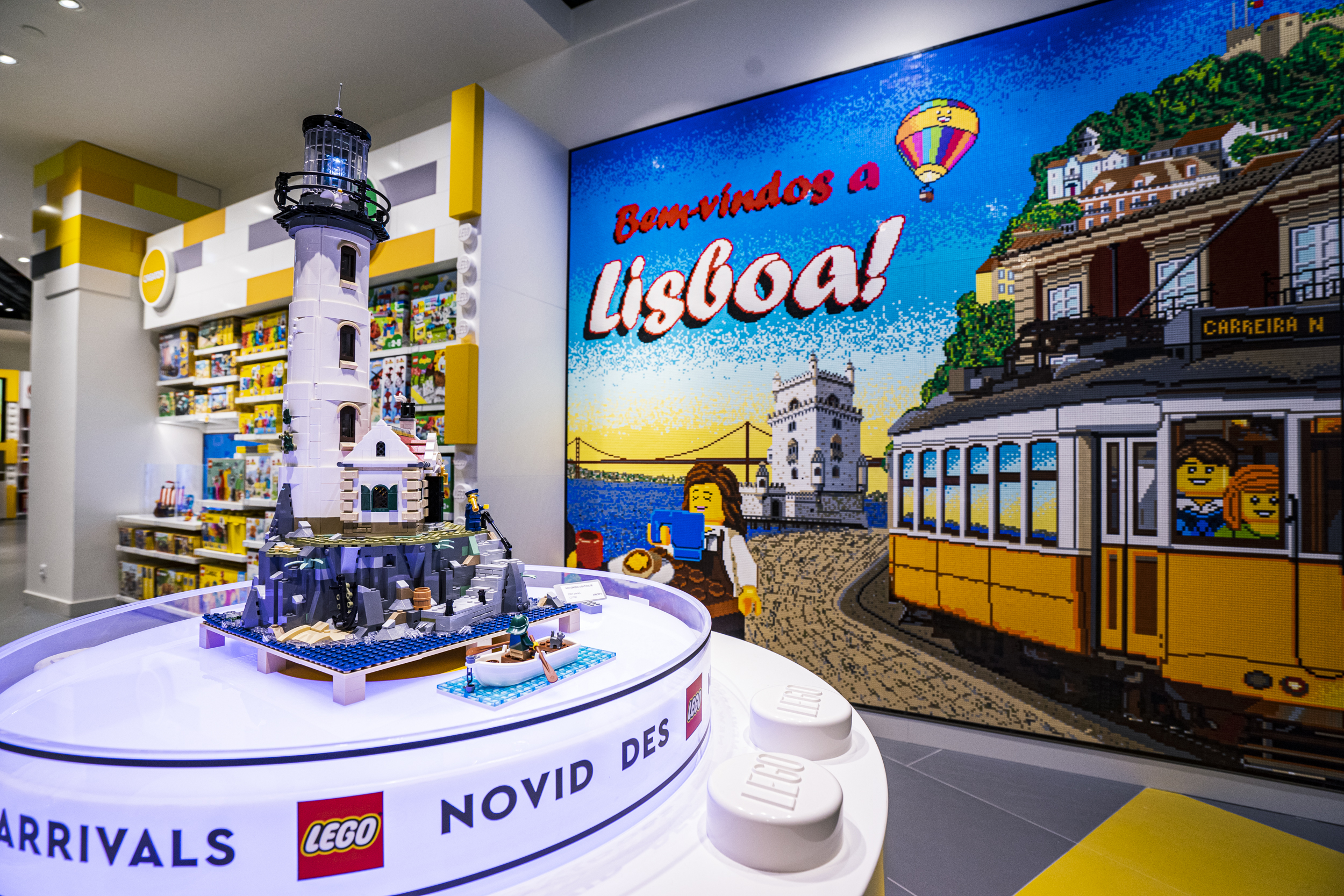 textura Aparte mediodía Fã de LEGO? Já abriu uma loja certificada em Lisboa (a maior da Europa  Ocidental) - Vida - SAPO 24