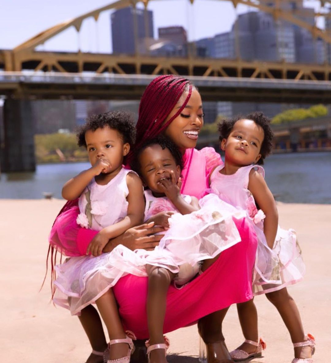 Estava grávida da primeira filha, mas depois apareceram mais duas. Acabou por ter trigémeas