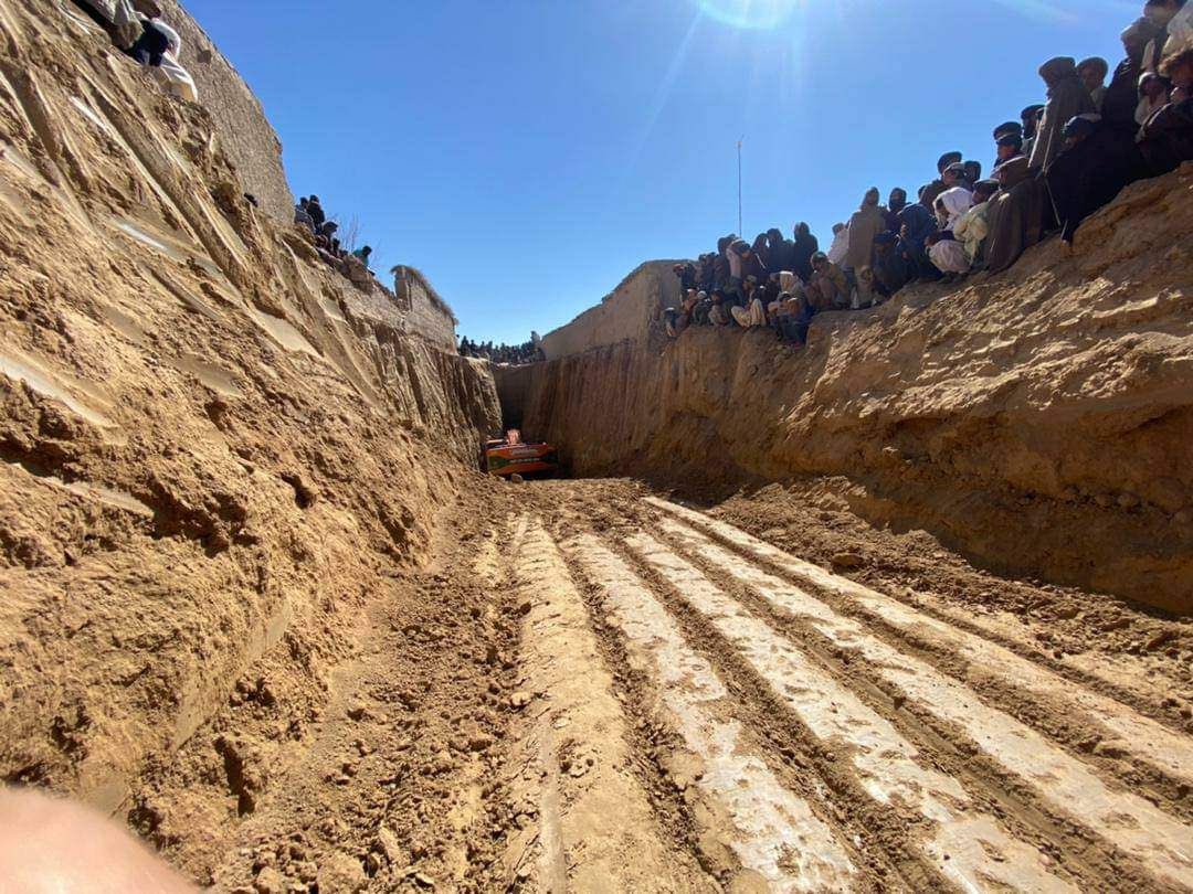 Morreu Haidar. Menino de 9 anos esteve três dias preso num poço de 25 metros no Afeganistão