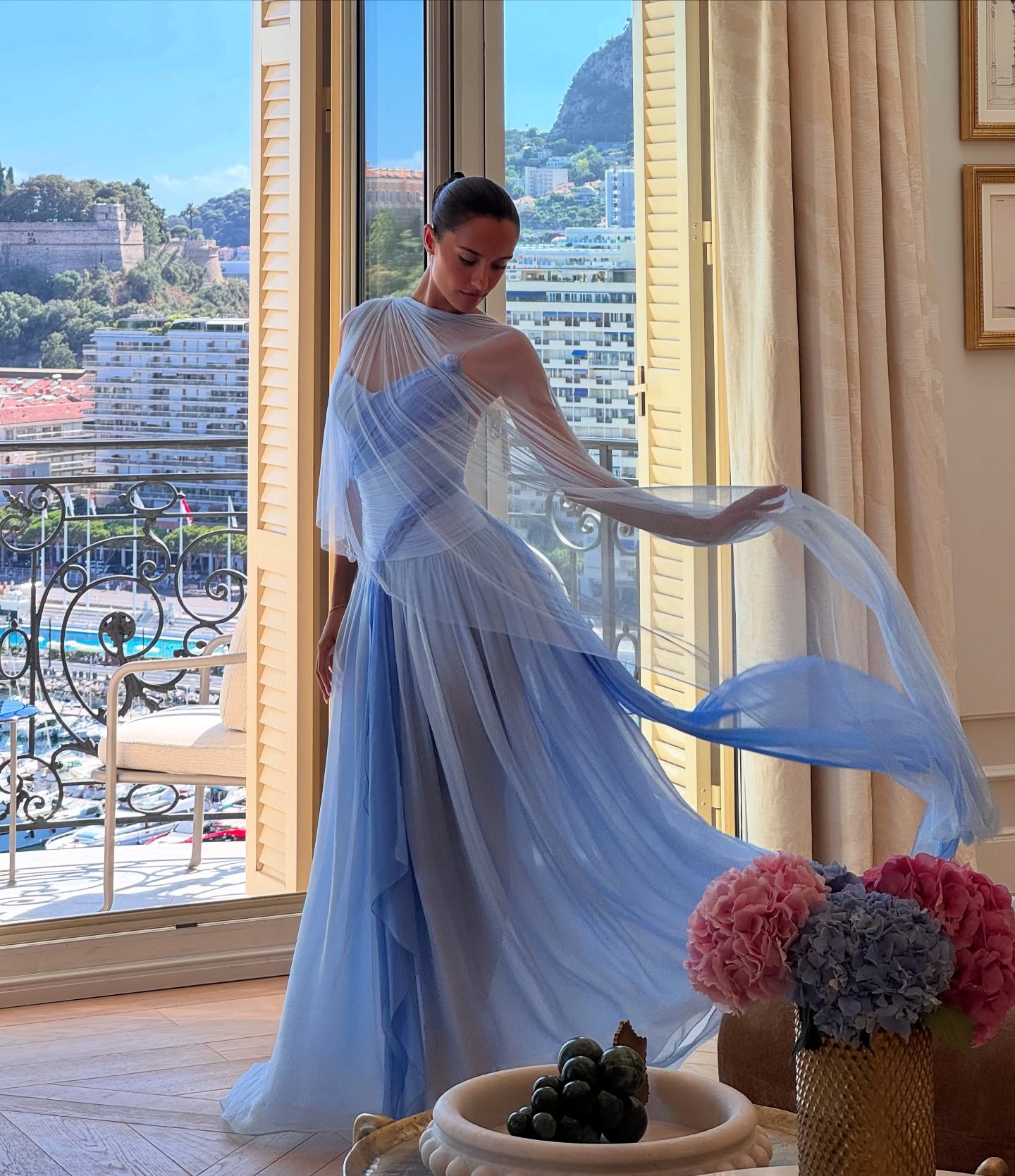 Alexandra Saint Mleux. 20 looks deslumbrantes da WAG da Fórmula 1 que está a conquistar as redes sociais