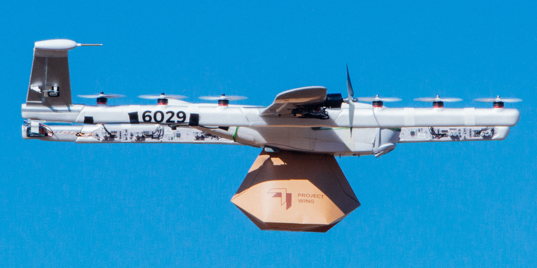 Do café ao papel higiénico: o COVID-19 acelerou as entregas de encomendas através de drones