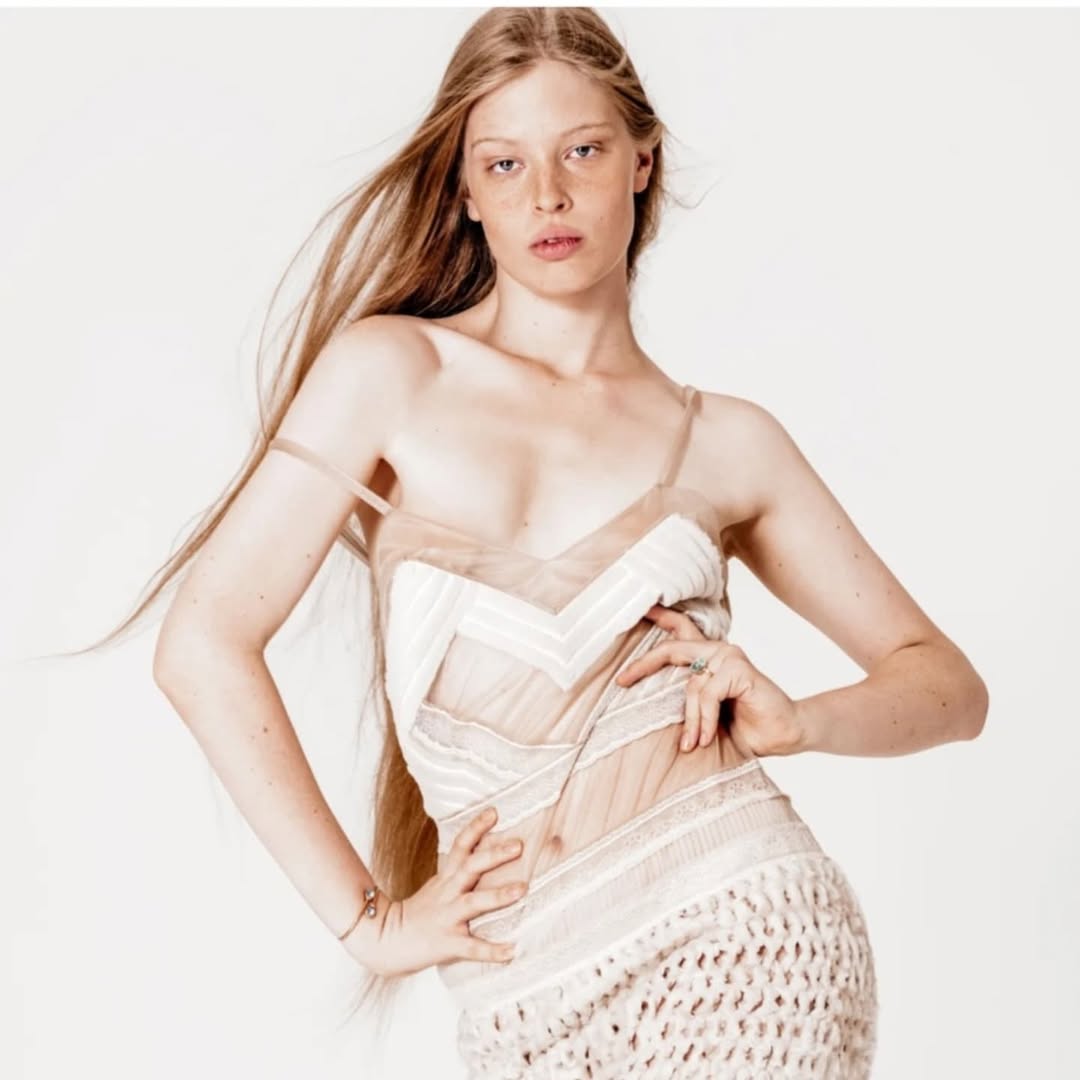 Filha trans de Elon Musk desfila na semana da moda de Nova Iorque. Como foi a estreia de Vivian na passarela?