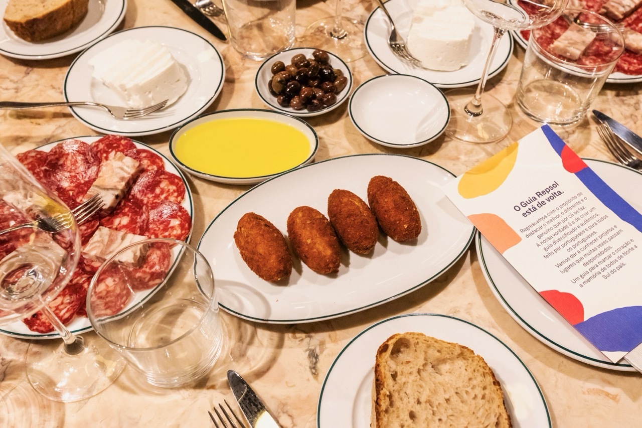 Guia Repsol. Estes 4 restaurantes de luxos arrasaram e nós dizemos-lhe quanto tem de pagar para comer aqui