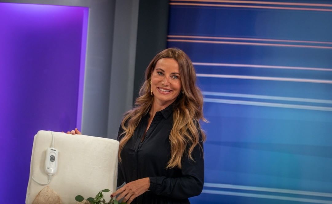 Lenka sobre polémica do vestido que usou em “O Preço Certo” . “Não posso concordar com isso”