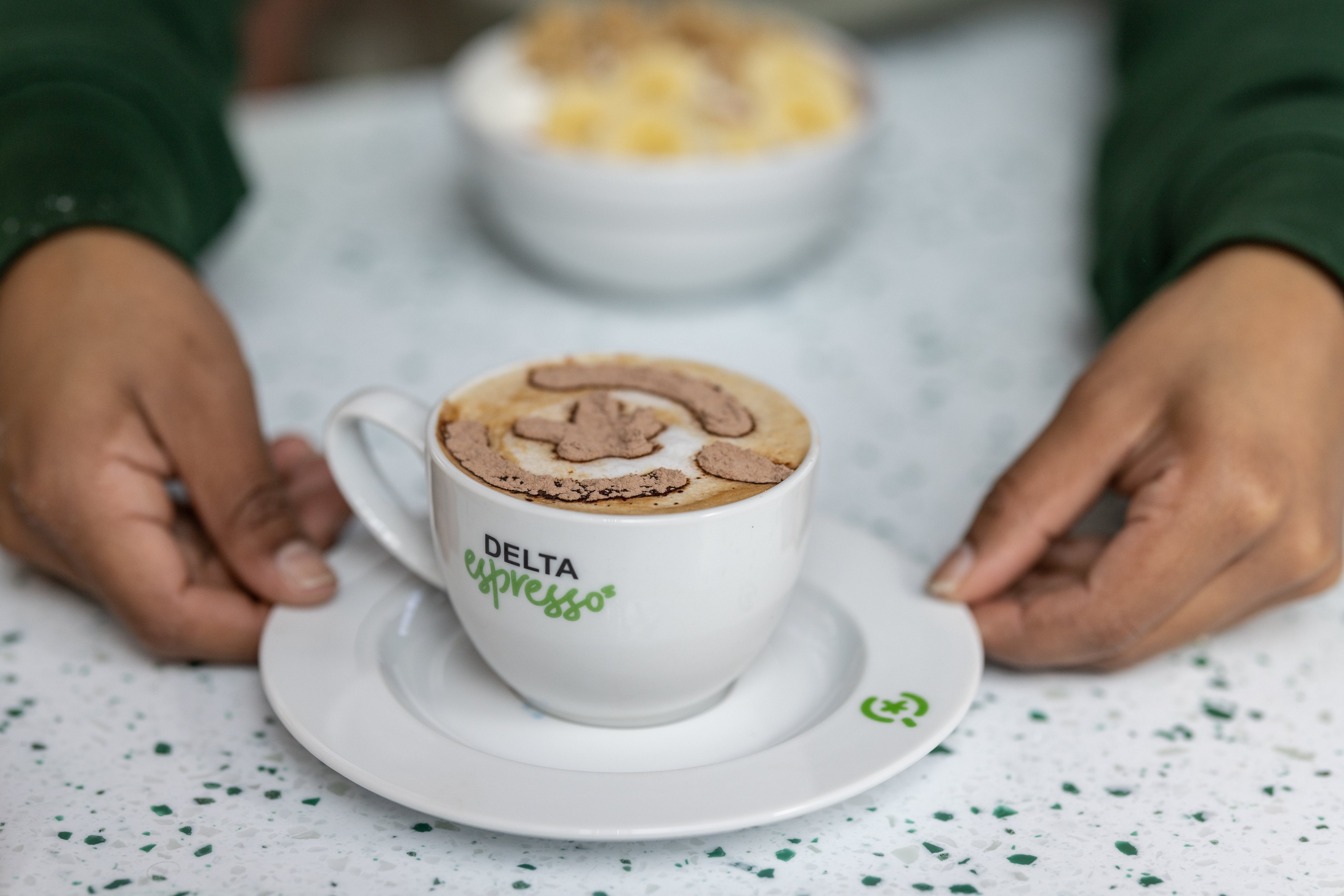 Do frappé grego ao coado brasileiro, lojas Delta passam a servir cafés de todos os cantos do Mundo