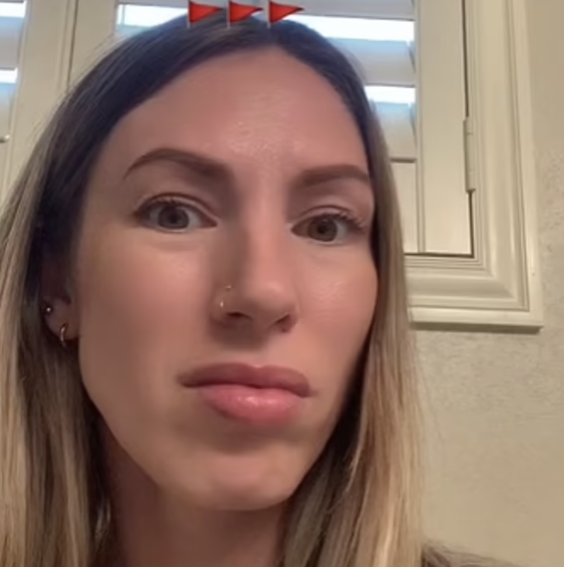 Mulher pondera terminar relação após descobrir que o namorado usa 17 champôs diferentes (ao mesmo tempo)