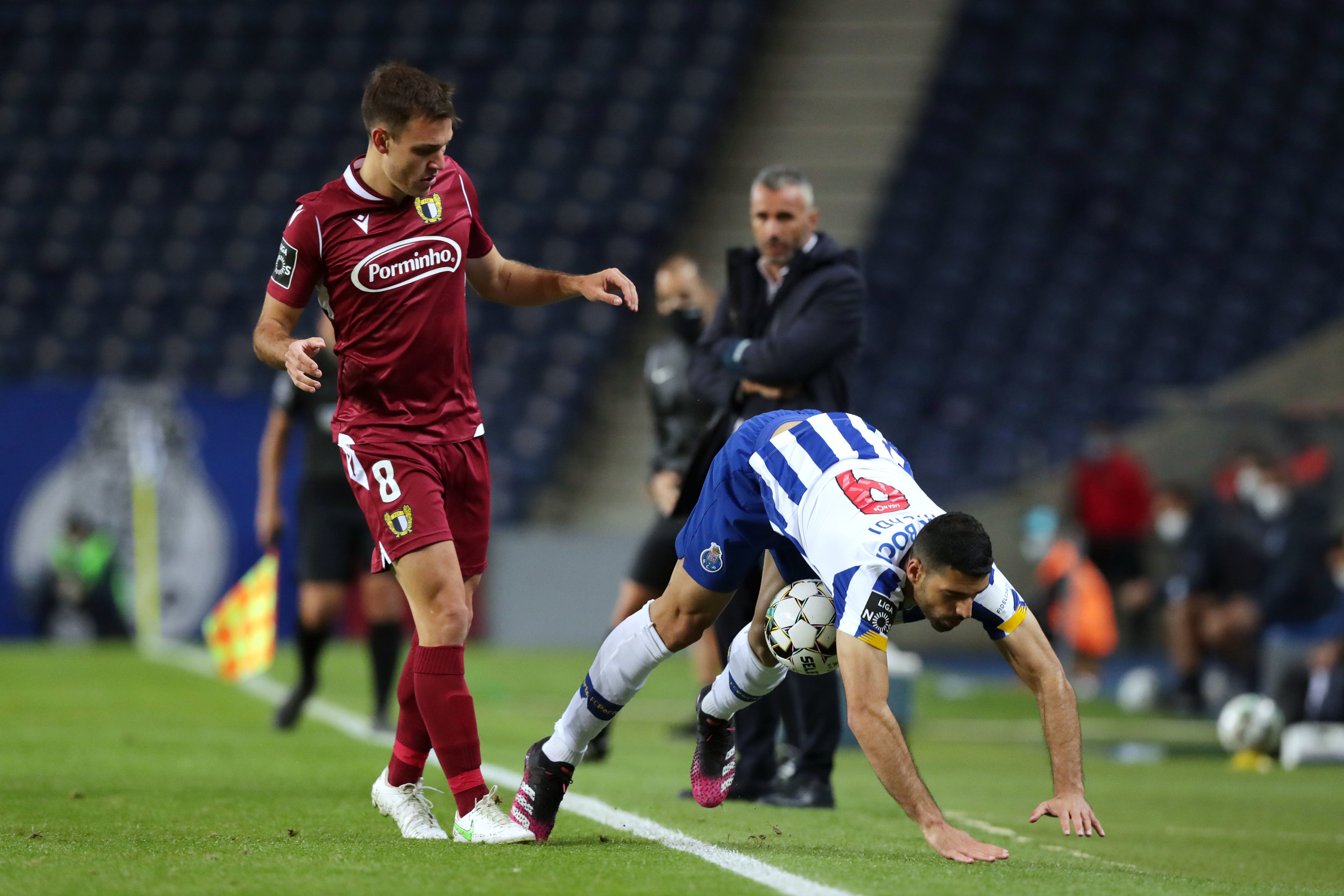 Porto vence o Famalicão e se isola na liderança do Campeonato Português -  Superesportes