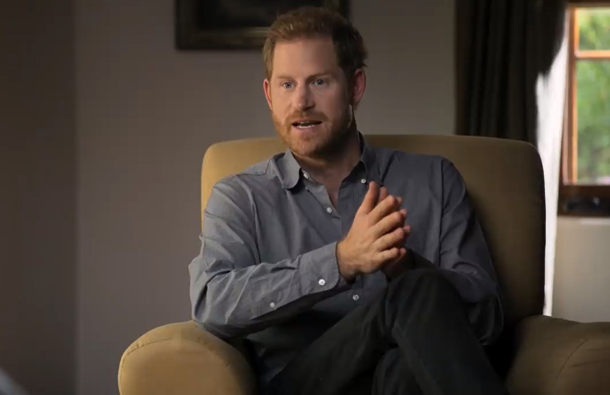 Harry fala da morte da mãe, do abuso de álcool e acusa família real de “abandono total”