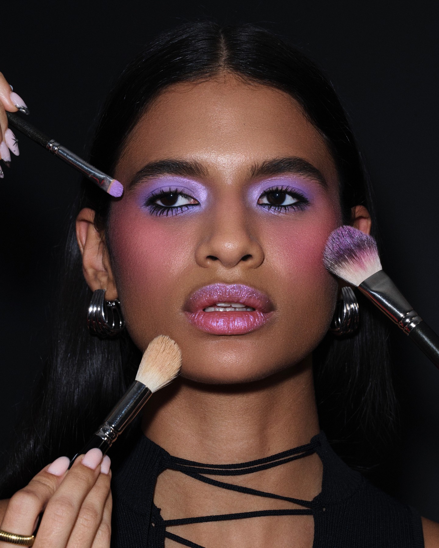 Tem mesmo de ver todos os tons deste novo blush brilhante da MAC (que até pode ser usado nos lábios)