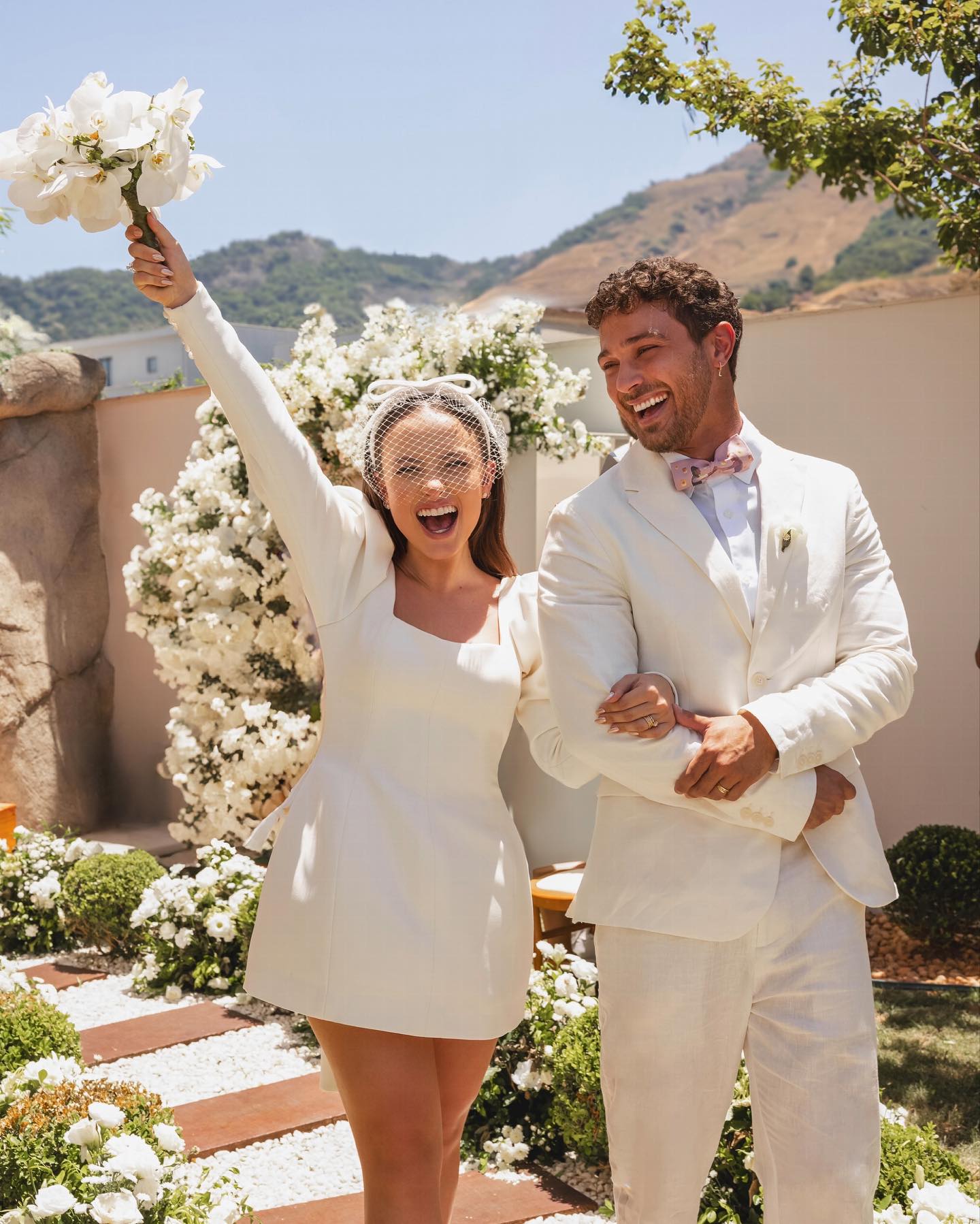 Pais que terão roubado atriz brasileira souberam do casamento da filha pelas redes sociais