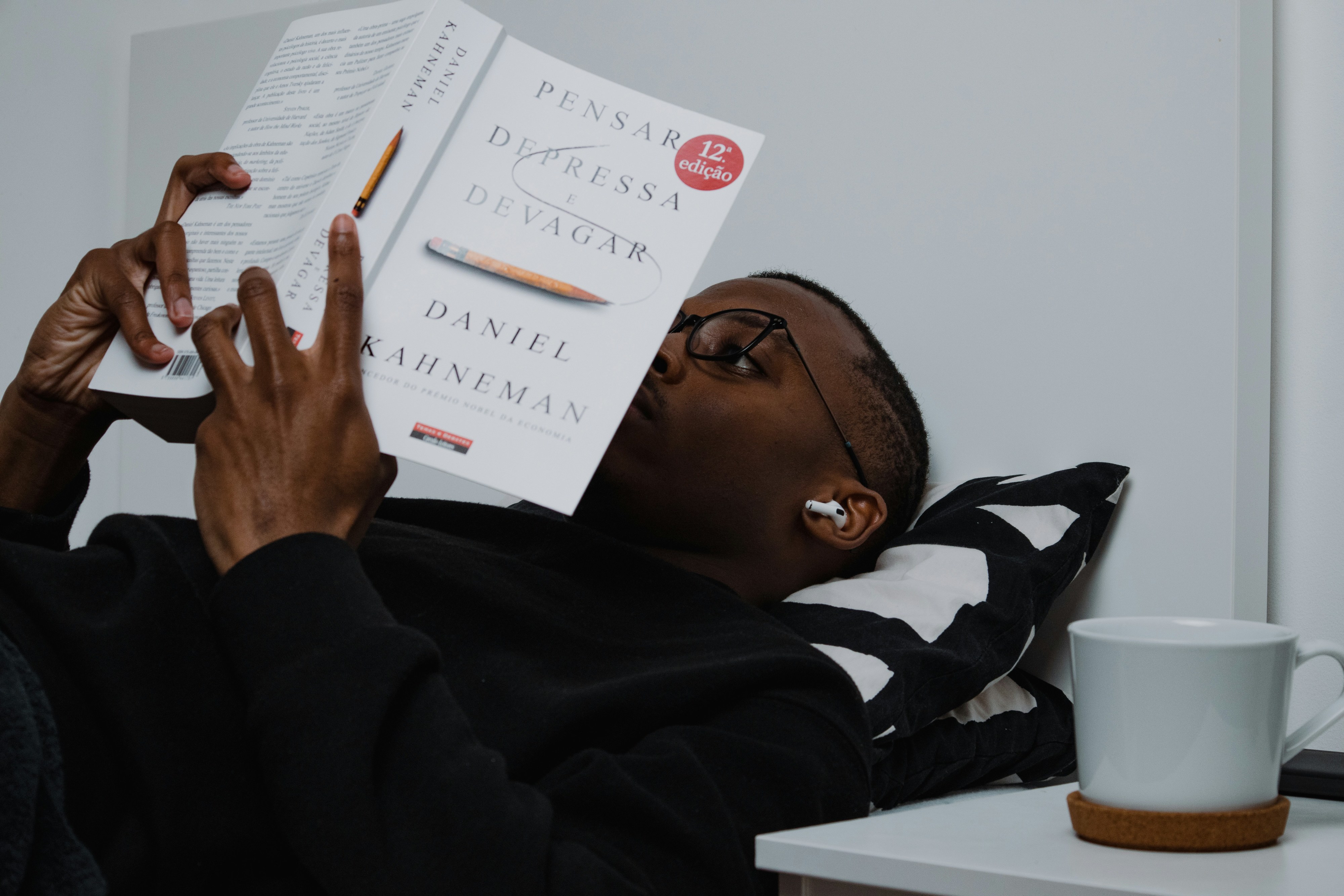 Ano novo, vida nova – e estas 19 leituras podem ajudar a mudar hábitos em 2026. Espreite as sugestões