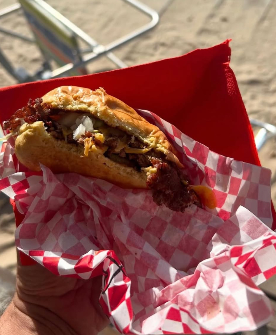 Praia e smash burgers? Este spot da Costa da Caparica tem o melhor dos dois mundos