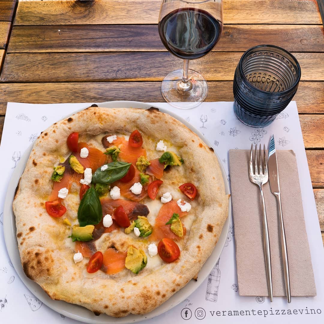 Veramente Pizza e Vino. Esta sexta-feira, o vinho é por conta da casa