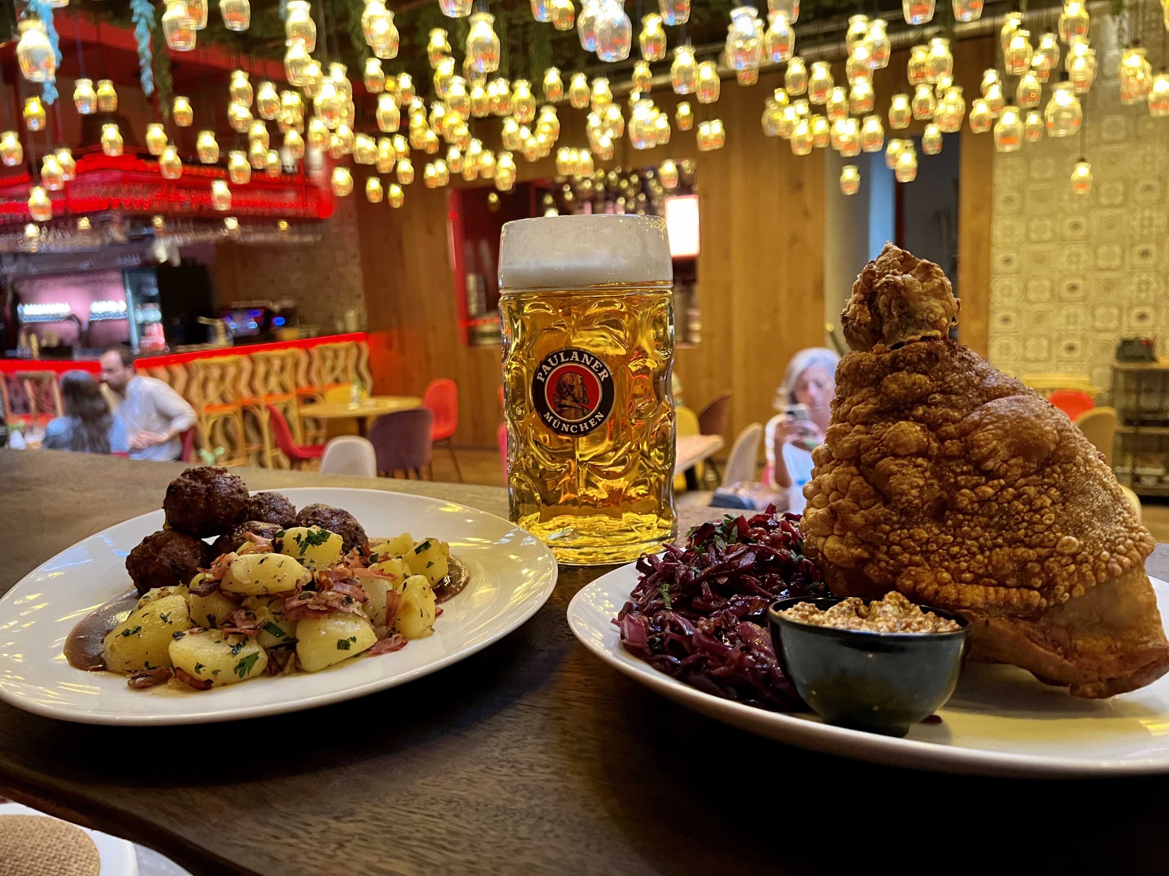 O Oktoberfest já começou. Veja onde pode celebrar a cerveja (e provar as maiores referências mundiais)