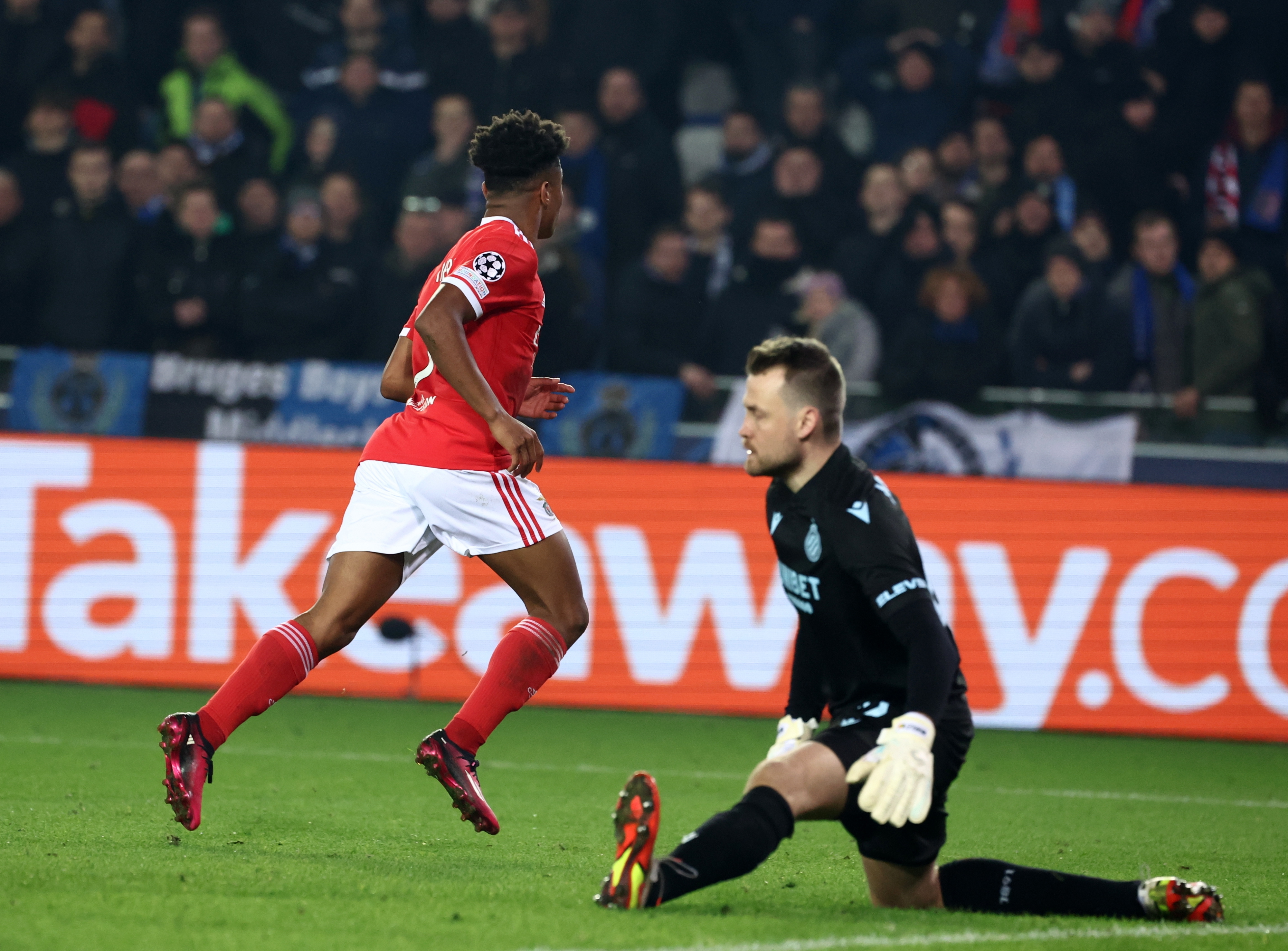 Champions: Benfica faz jogo paciente e inteligente, superando o Brugge