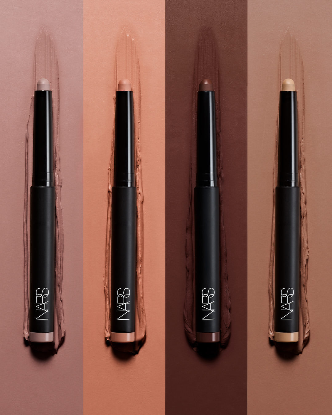 Adorámos as sombras em stick da NARS. Saiba tudo sobre as novidades fresquinhas da marca