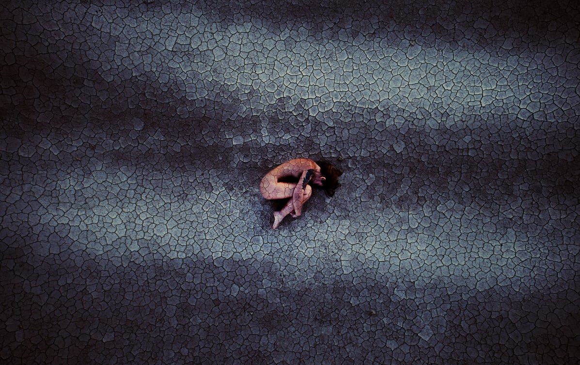 Depois de rumores de assédio moral, Millie Bobby Brown e David Harbour aparecem cúmplices