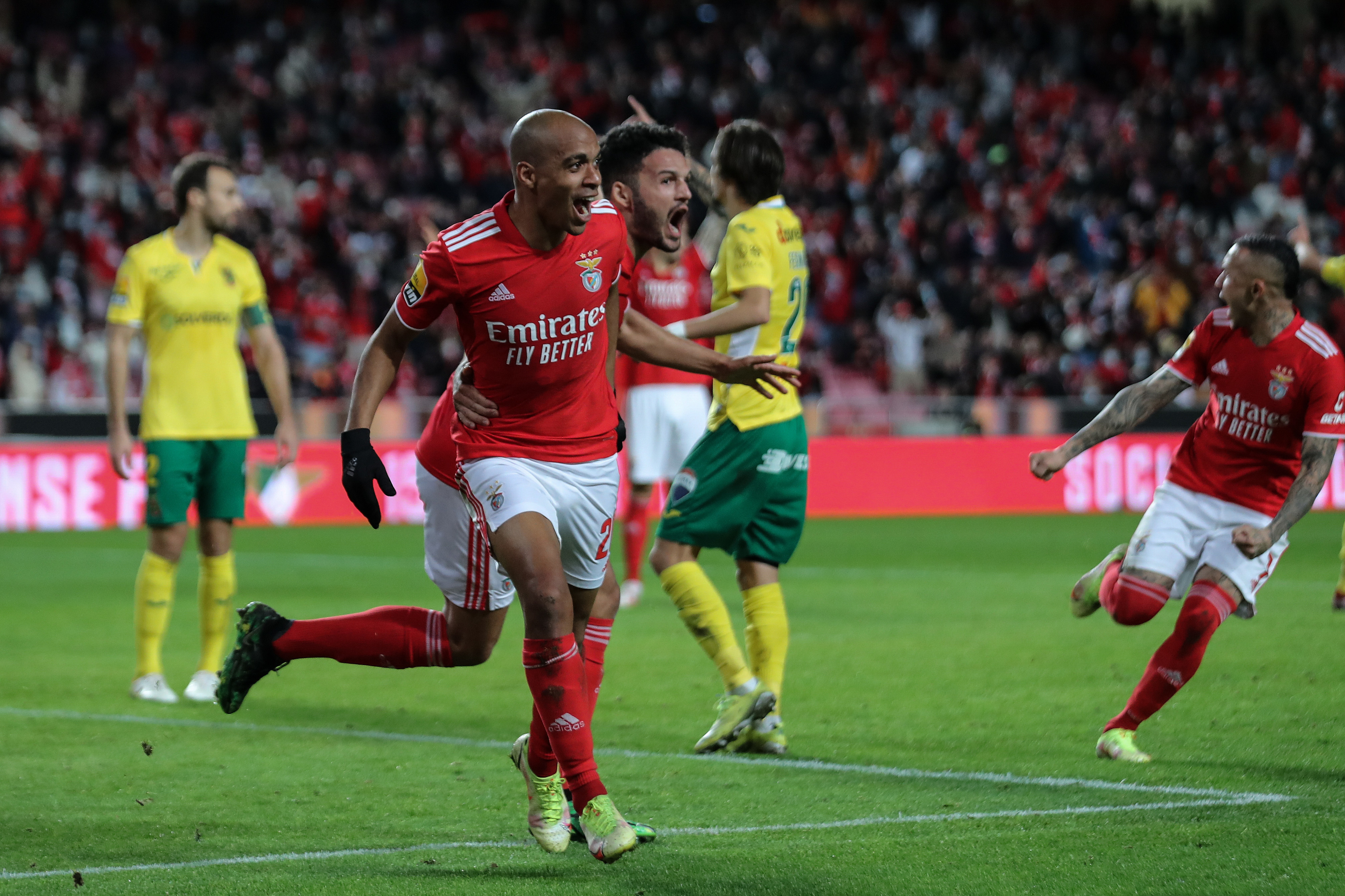 Nélson Veríssimo colocou o lugar à disposição após o empate (1-1) com o  Moreirense, na Luz, a 15 de janeiro, alegando que os jogadores o viam como  um treinador a prazo. Rui