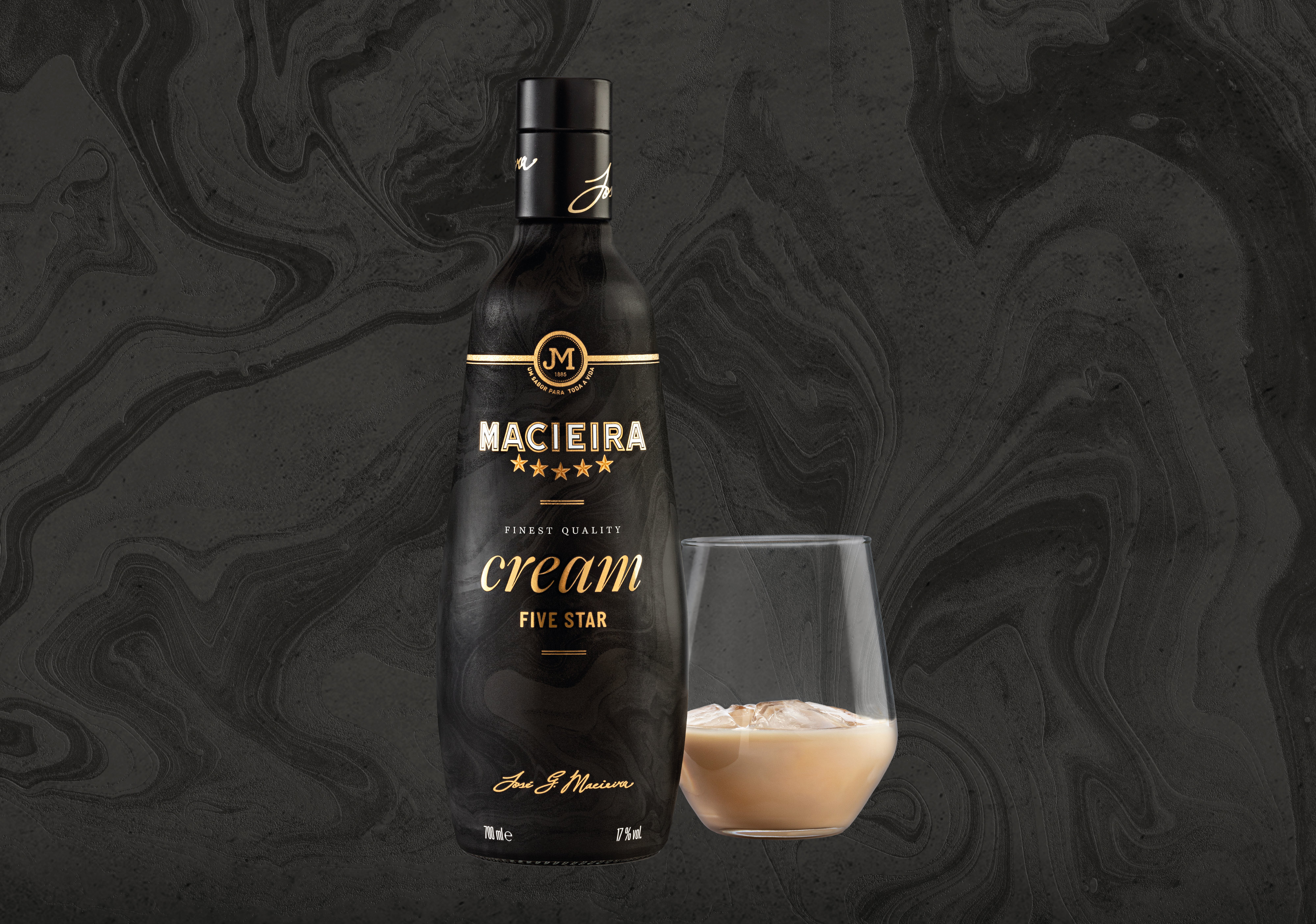 Até os clássicos podem inovar: Macieira cria licor cremoso para ser servido com gelo