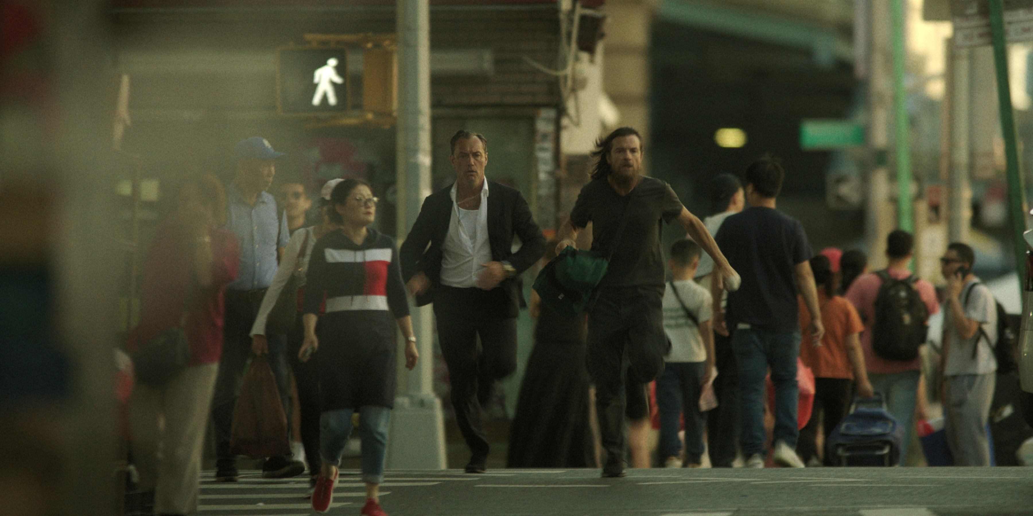 “Black Rabbit”. Nova série da Netflix com Jude Law junta dois irmãos sedentos por lealdade e sucesso