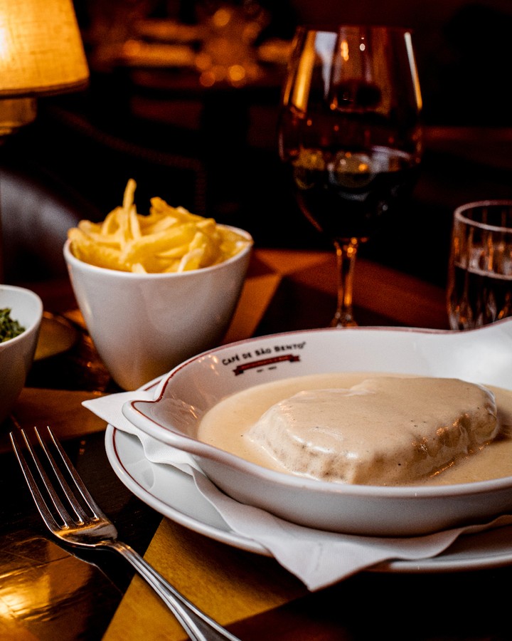 Vai abrir um Café de São Bento em Cascais. Saiba quando é que os melhores bifes chegam à linha