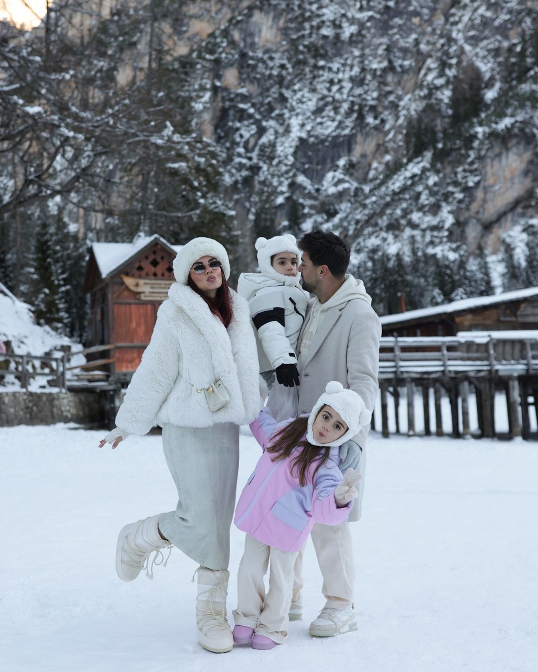 Liliana Filipa faz férias de sonho em família na neve. Conheça o hotel deslumbrante nos Alpes italianos