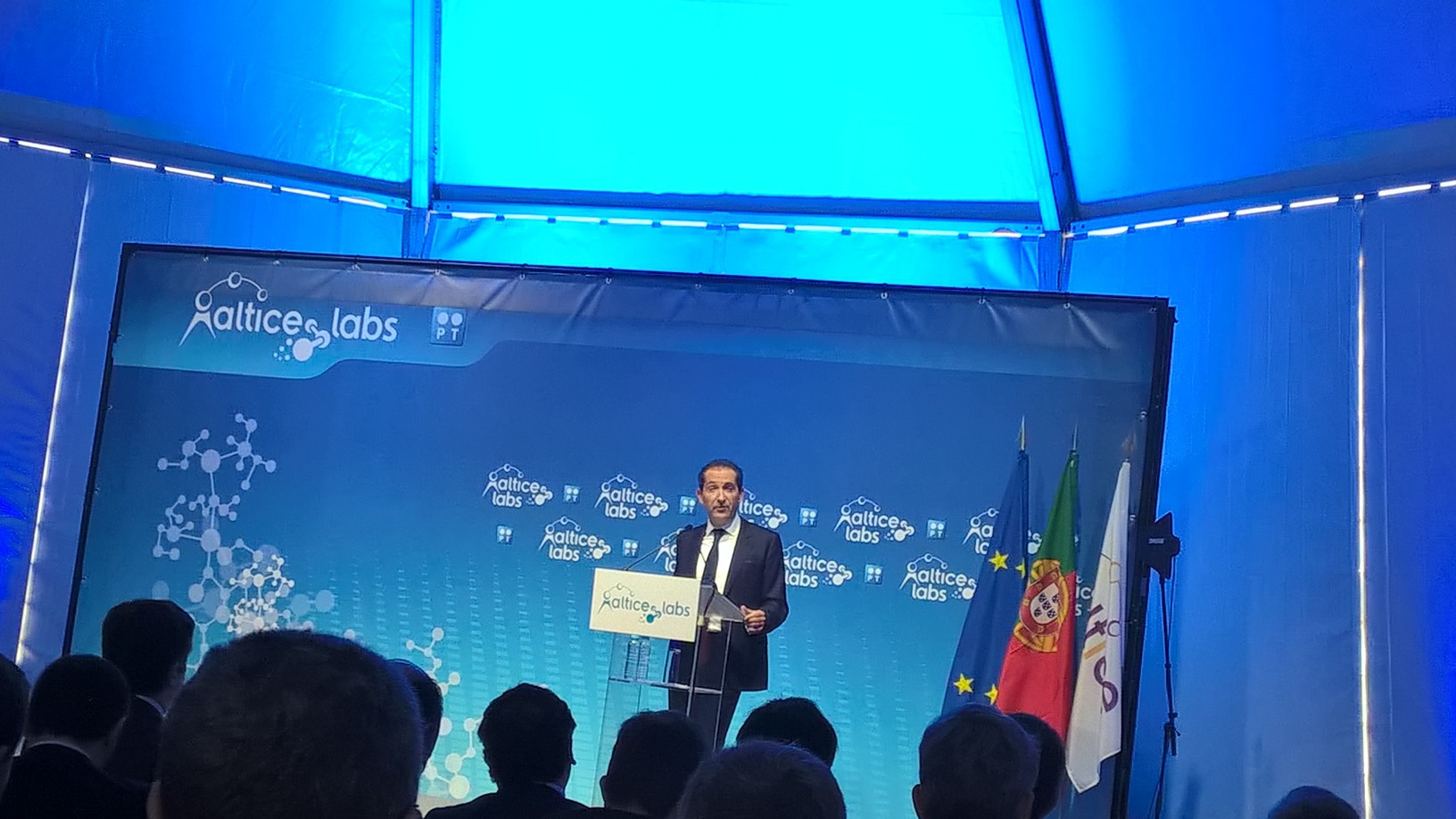 O morango do amor está mais macio do que nunca — já pode comer este doce viral em gelado. Saiba onde