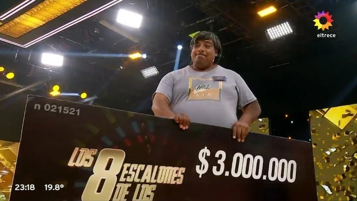 Pai de 7 filhos vence programa e desfaz-se em lágrimas ao receber prémio. Veja o momento