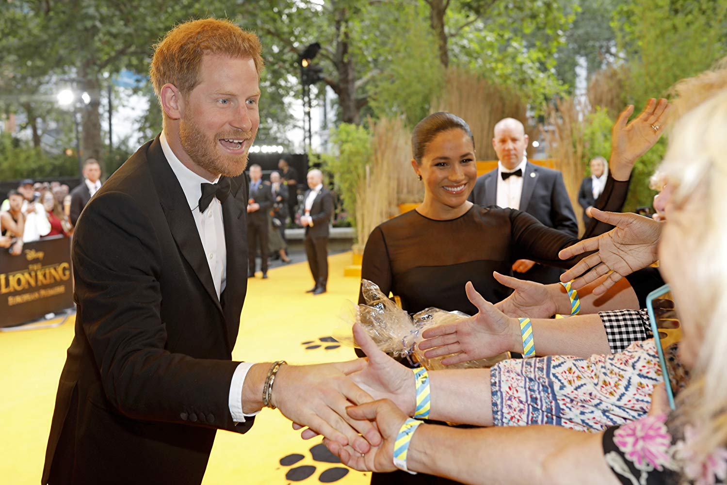 Meghan e Harry vão de férias num avião privado e são acusados de incoerência